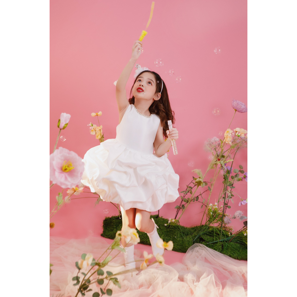 Đầm dự tiệc - Váy tiểu thư cho bé màu trắng Lalisa Dress nhún tùng tỉ mỉ bồng bềnh Babine thiết kế