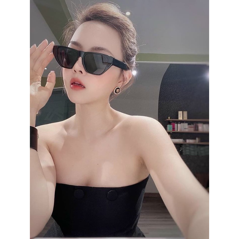 Kính dio.r đen mắt vếch bé