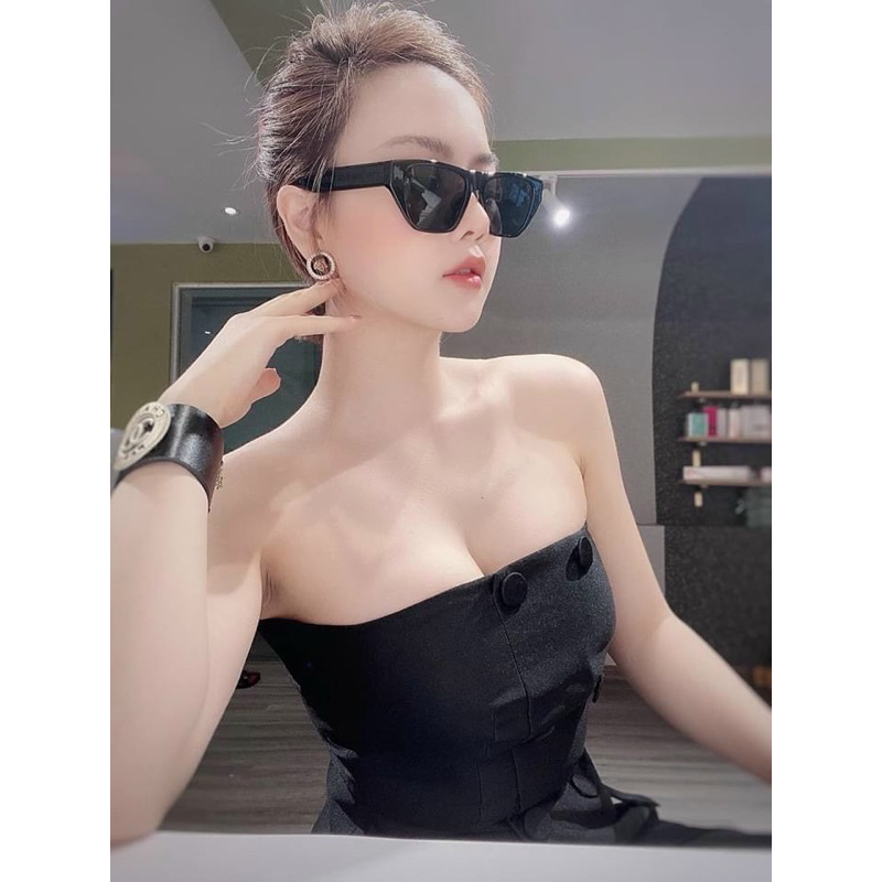 Kính dio.r đen mắt vếch bé