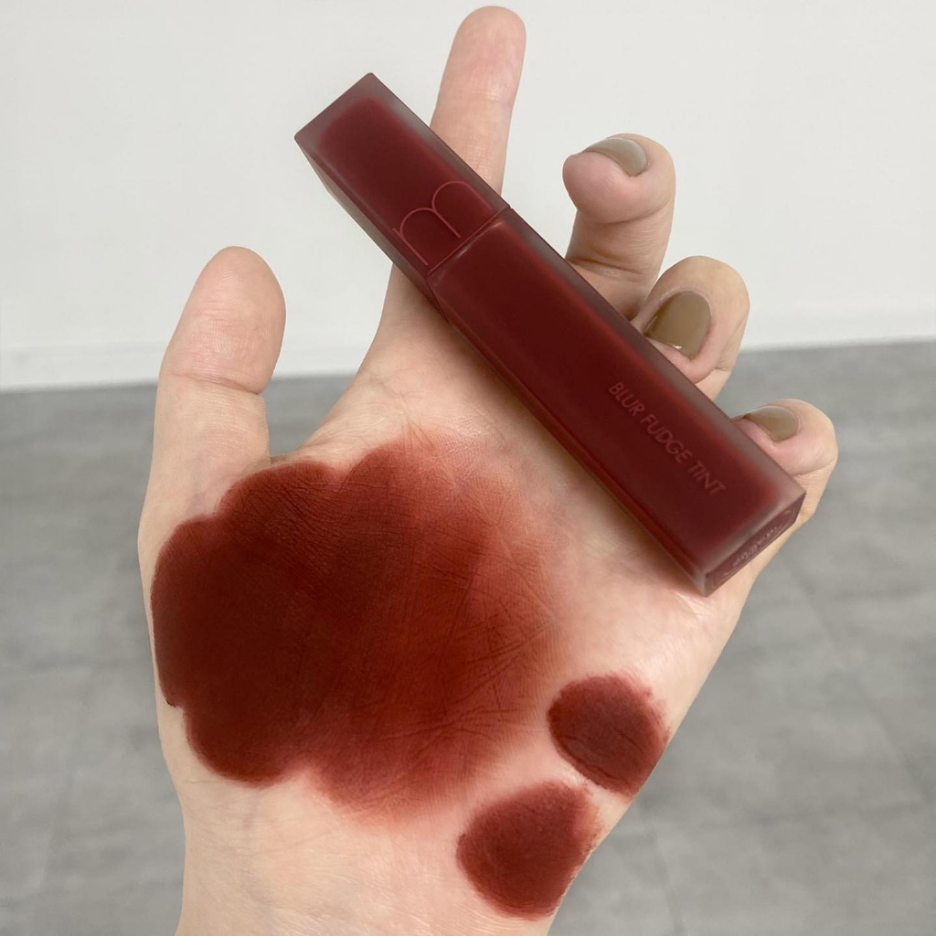 Son Kem Lì Romand Blur Fudge Tint màu 04 Radwood Đỏ Nâu Gạch 5g