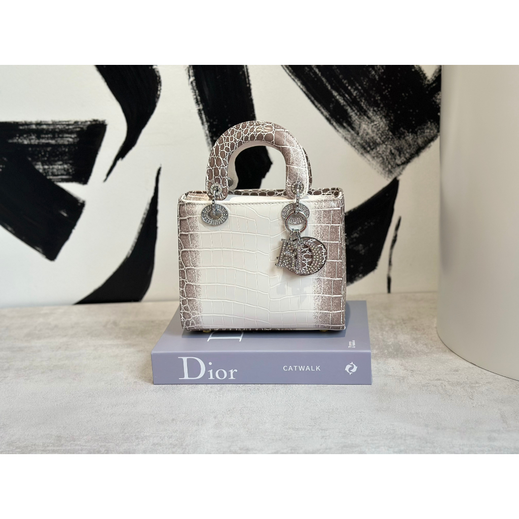 TÚI CD LADY BẠCH TẠNG SZ20 TAG ĐÁ