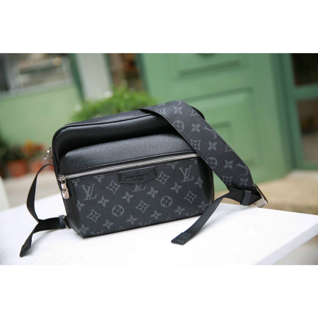 TÚI LV OUTDOOR MESSENGER SZ24 DA THẬT