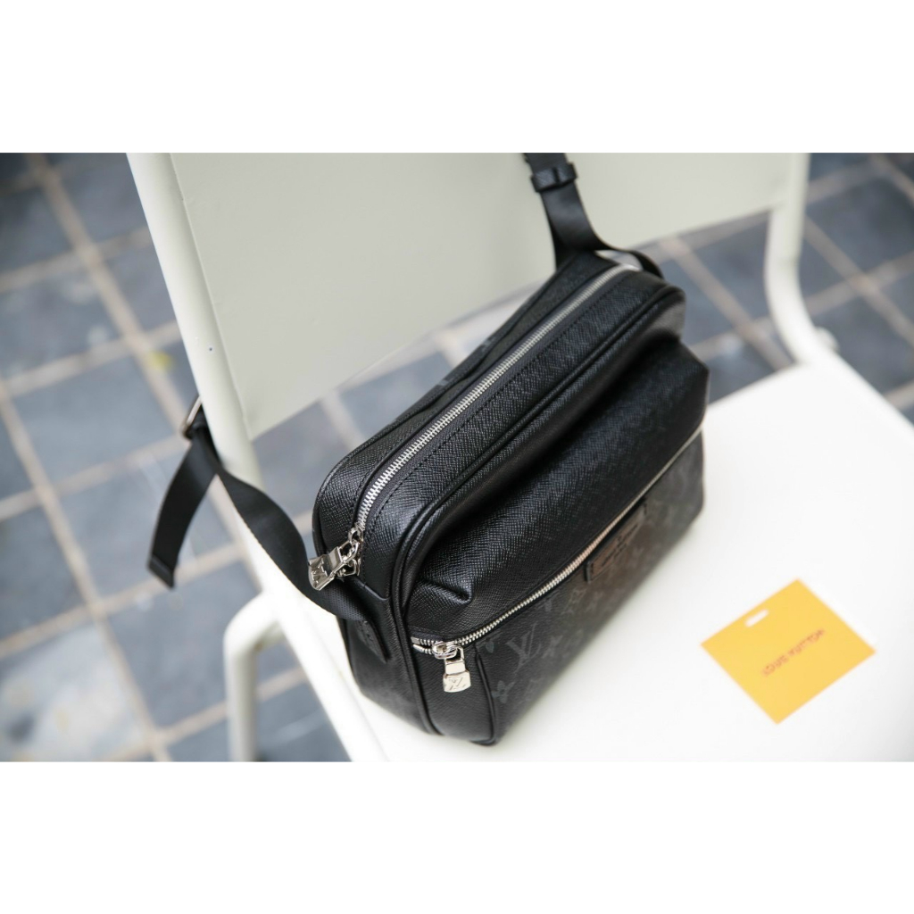 TÚI LV OUTDOOR MESSENGER SZ24 DA THẬT