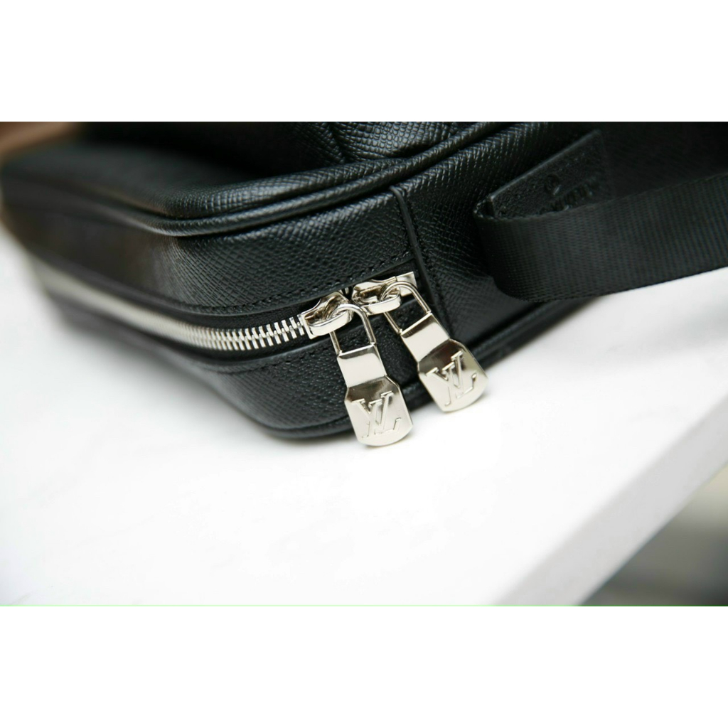 TÚI LV OUTDOOR MESSENGER SZ24 DA THẬT