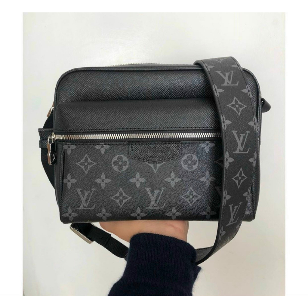 TÚI LV OUTDOOR MESSENGER SZ24 DA THẬT