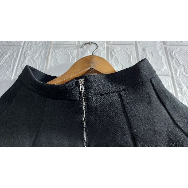 Chân váy nữ eo 68cm-70cm.