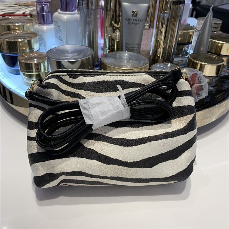 Túi đeo chéo Estee Lauder họa tiết ngựa vằn Gift tách sét 2020