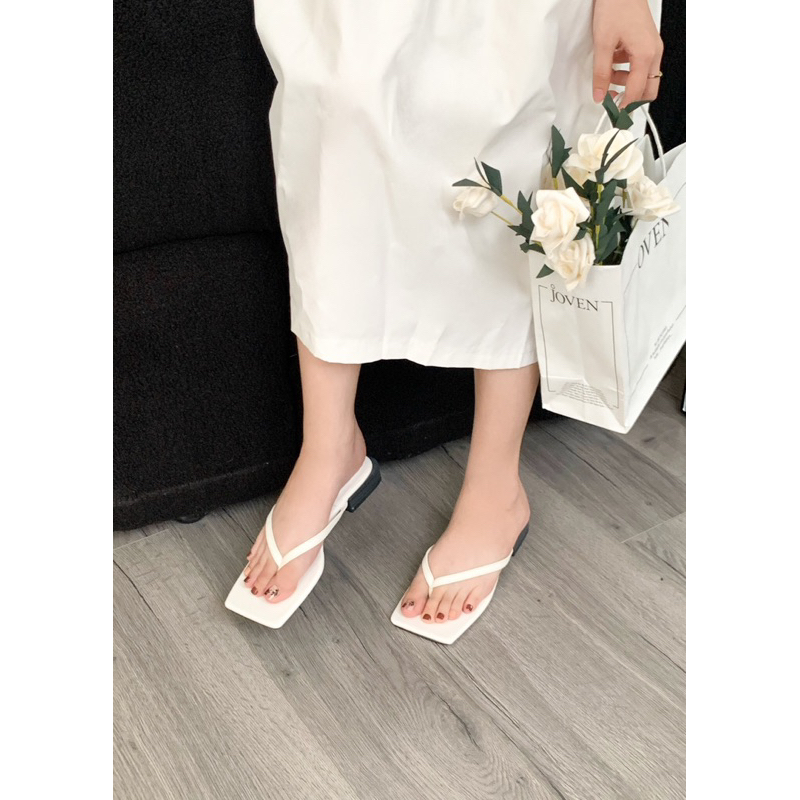 Sorami.Shoes | Dép xỏ ngón mũi vuông đế thấp, dép xỏ ngón kiểu dáng đơn giản.