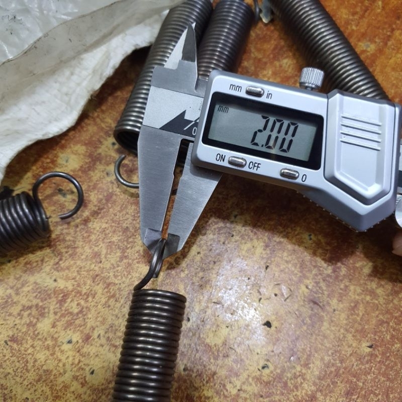 Lò xo kéo 20*2*300mm (đường kính ngoài 20mm, thép 2mm, dài 300mm chưa tính 2 móc