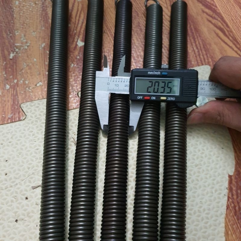 Lò xo kéo 20*2*300mm (đường kính ngoài 20mm, thép 2mm, dài 300mm chưa tính 2 móc