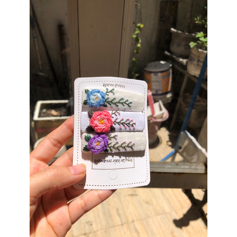 Kẹp tóc handmade thêu tay chữ nhật độc đáo
