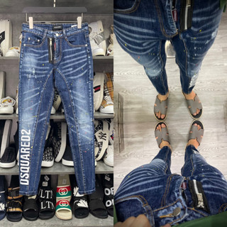 Quần jean bò nam Dsq2 biker slimfit xanh kẻ bạc vảy sơn rách in chữ Dsquared2 dọc ống khoá lệch QJ303P