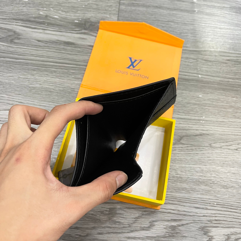 Ví da nam gập đôi dáng đứng dập hoạ tiết vân hoa chữ Eo Vì monogram xám cao cấp VD10P