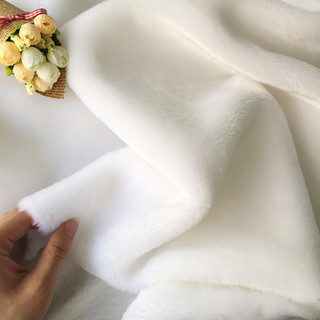 Vải lông thú, Thảm lông trắng ngắn mịn chụp hình sản phẩm