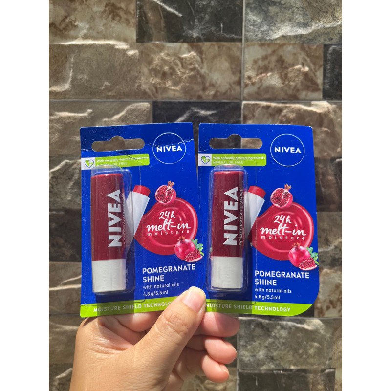 Son dưỡng Nivea Lip Blackberry Shine Lip Balm 4.8g. Lựu