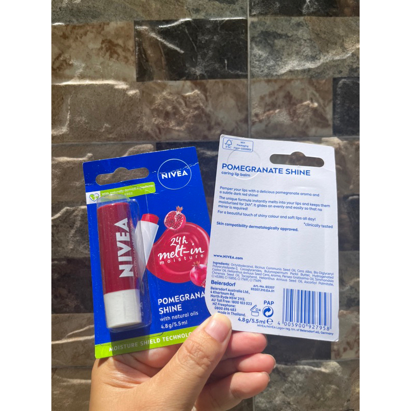 Son dưỡng Nivea Lip Blackberry Shine Lip Balm 4.8g. Lựu