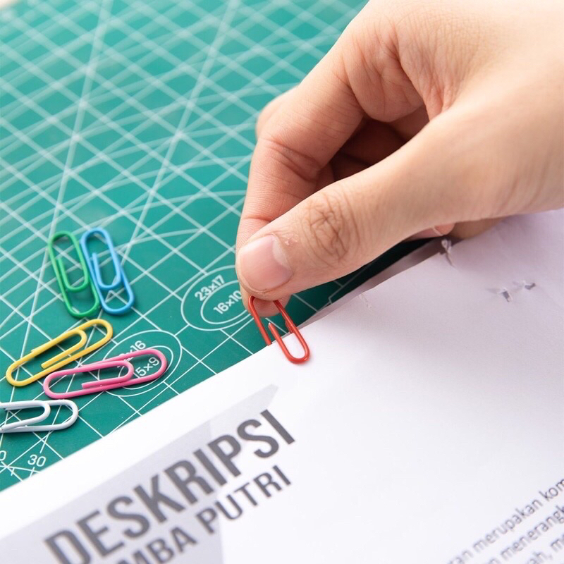 Hộp 100 Ghim vòng cài giấy loại đẹp Deli 29mm nhiều màu