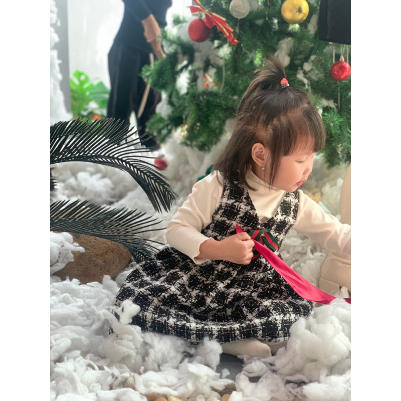 Váy dạ hàn quốc kẻ đen trắng sang chảnh cho bé gái từ 8 đến 25kg
