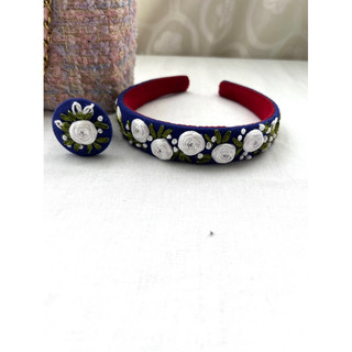 Cài tóc thêu tay Handmade by Chang (hình shop chụp)