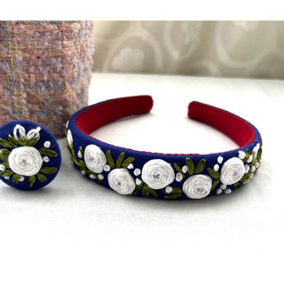Cài tóc thêu tay Handmade by Chang (hình shop chụp)