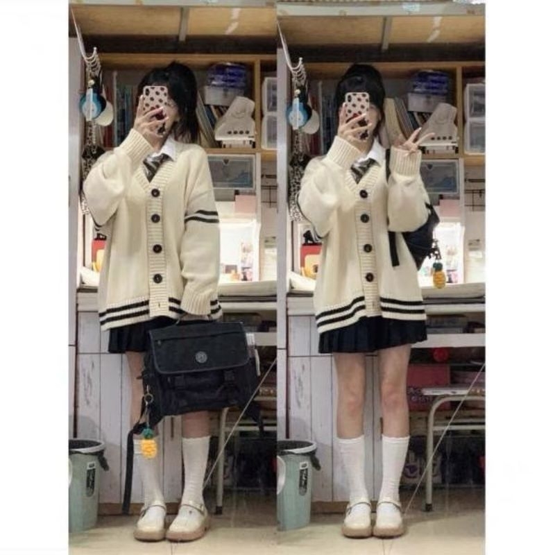 Áo khoác cardigan len màu be kem phối viền kẻ thêu chữ form rộng Quảng Châu 627