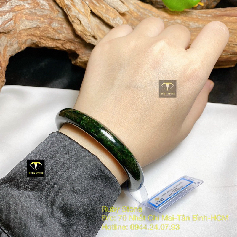 Vòng bản tròn jadeite type A sơn thuỷ xanh đen tiểu thư