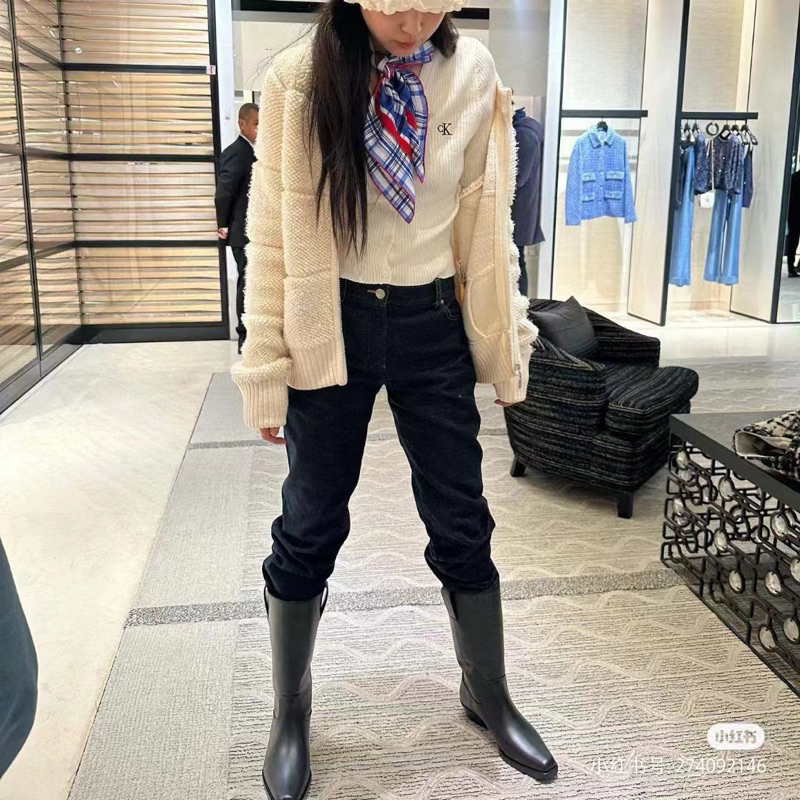 Áo Jennie mang Cardigan dệt kim CK form thụng màu trắng bản cao cấp