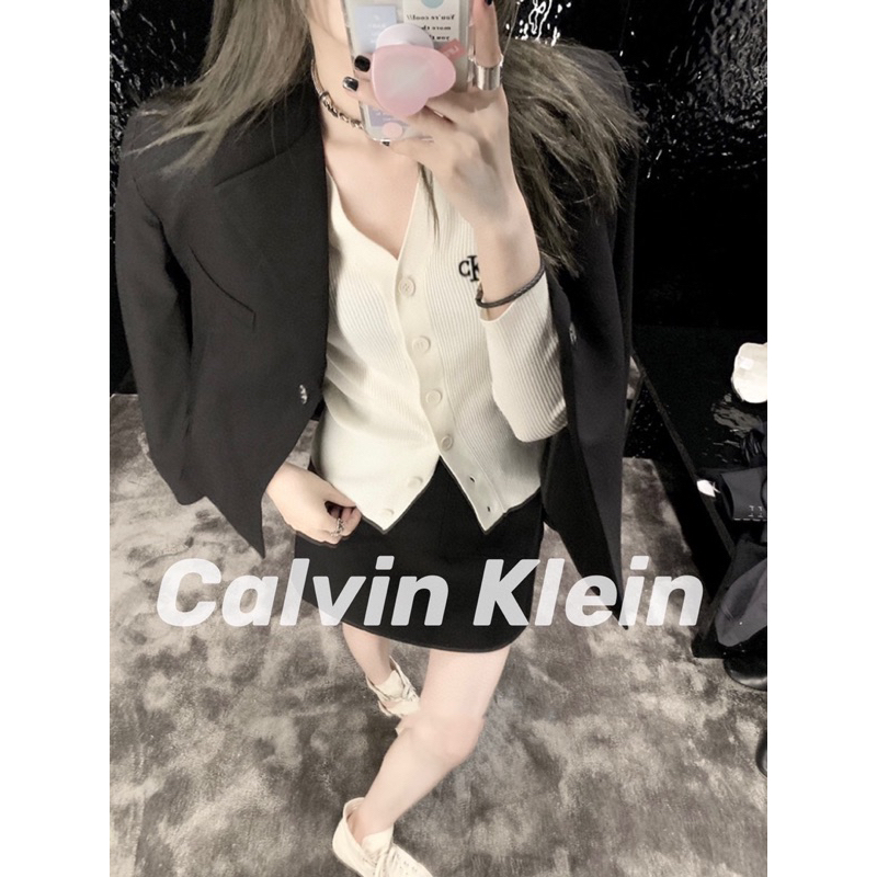 Áo Jennie mang Cardigan dệt kim CK form thụng màu trắng bản cao cấp