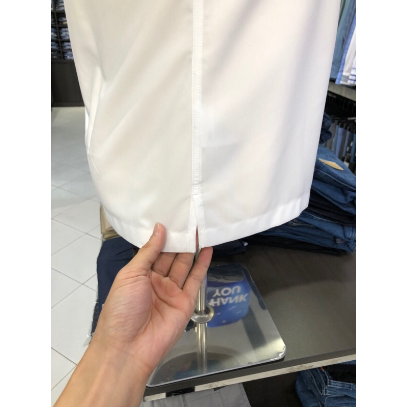 Áo sơ mi trắng owen ngắn tay body fit vạt ngang có túi vải sồi AB230331NT
