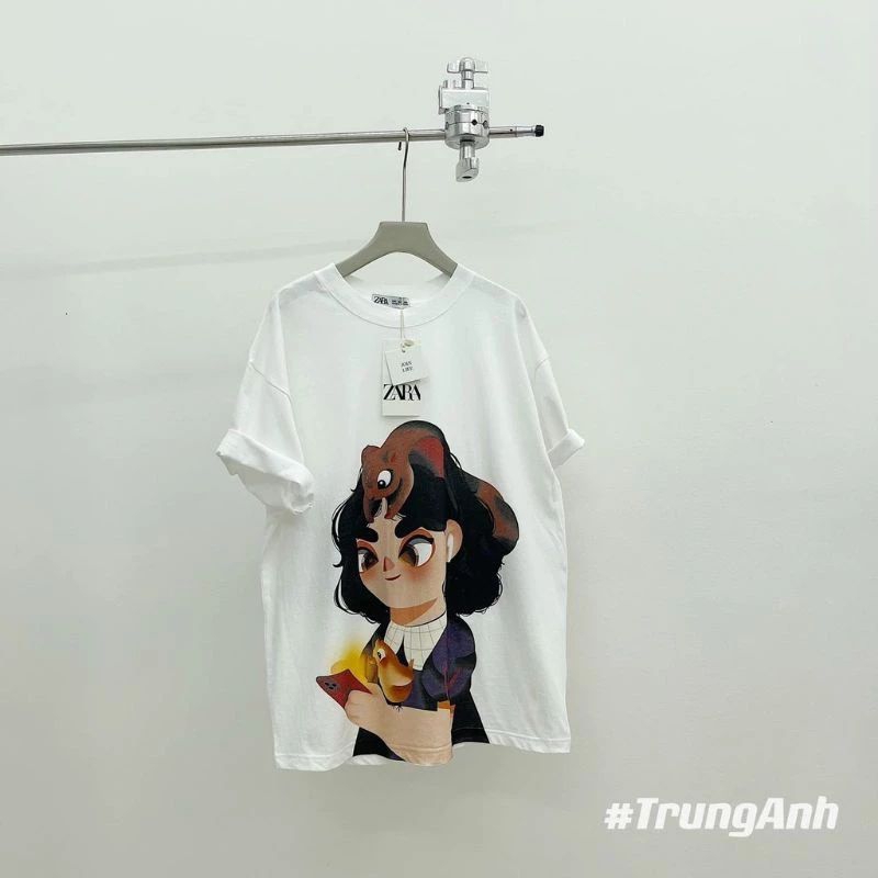 Áo phông nữ cổ tròn zr in hình 2 cô gái form rộng