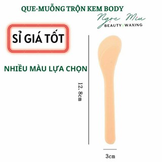 Muỗng trộn kem body que nhựa lấy kem