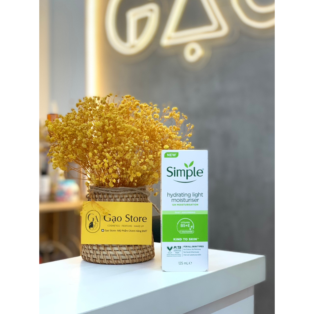 Kem Dưỡng Simple Cấp Ẩm Dành Cho Mọi Loại Da 125ml - Simple Kind To Skin Hydrating Light Moisturiser