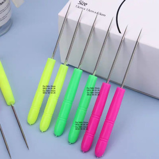 Dùi đục lỗ cán nhựa màu ngẫu nhiên 12.5cm