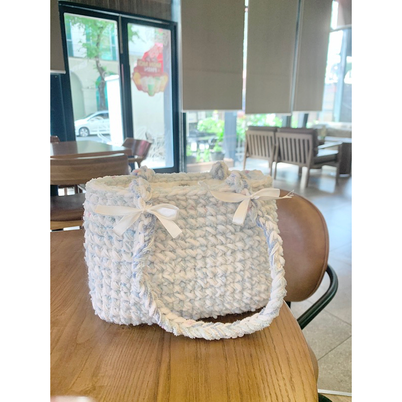 Len xanh dương móc túi Sea và Audrey bag, sợi to móc khá nhanh