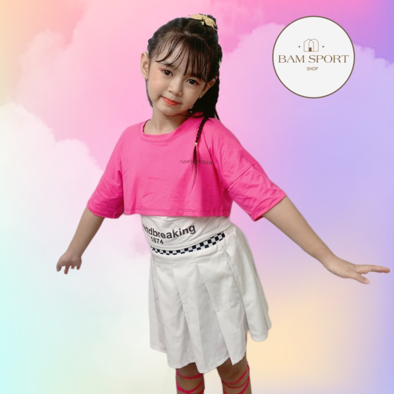 Áo croptop 2 chi tiết gồm áo thun tay ngắn và áo sát nách bên trong