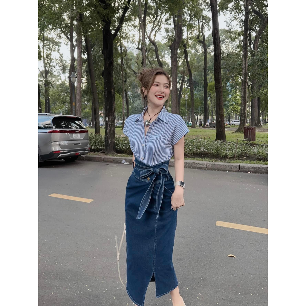 Set 2 Món: Áo Sơ Mi Cánh Dơi Phối Sọc + Chân Váy Jeans Xẻ Tà Kèm Dây Đai Với Tone Màu Xanh Thanh Lịch, Xinh Xắn