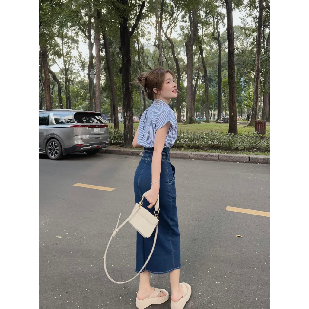 Set 2 Món: Áo Sơ Mi Cánh Dơi Phối Sọc + Chân Váy Jeans Xẻ Tà Kèm Dây Đai Với Tone Màu Xanh Thanh Lịch, Xinh Xắn