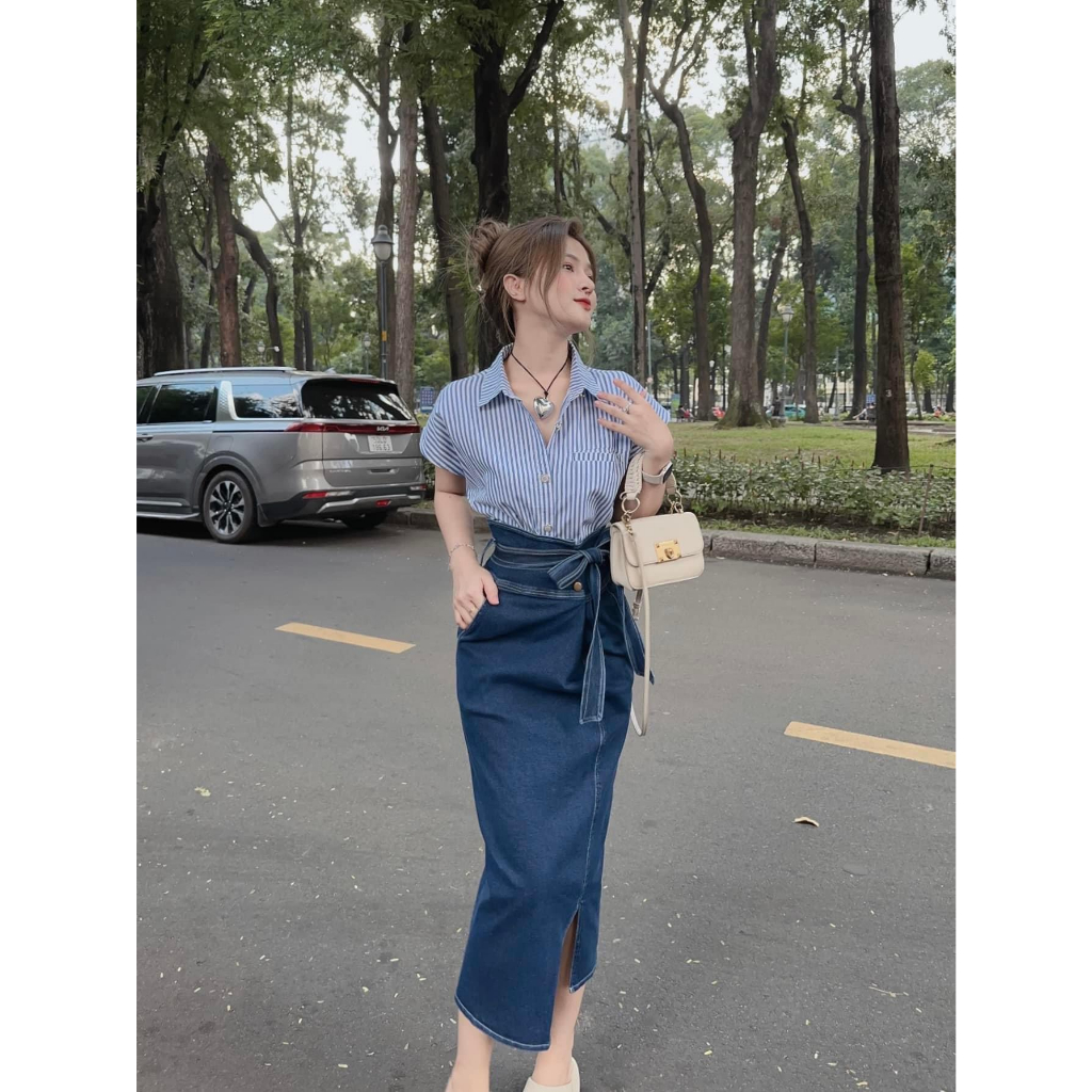 Set 2 Món: Áo Sơ Mi Cánh Dơi Phối Sọc + Chân Váy Jeans Xẻ Tà Kèm Dây Đai Với Tone Màu Xanh Thanh Lịch, Xinh Xắn