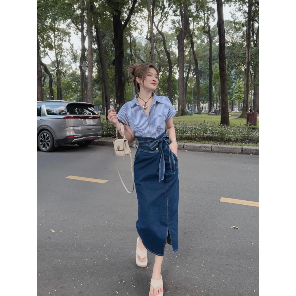 Set 2 Món: Áo Sơ Mi Cánh Dơi Phối Sọc + Chân Váy Jeans Xẻ Tà Kèm Dây Đai Với Tone Màu Xanh Thanh Lịch, Xinh Xắn