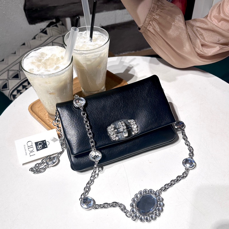 Túi Đeo Chéo Da Mềm Khóa Đính Đá Thời Trang Cidu CD56