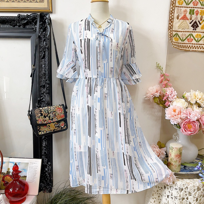 Đầm voan xanh tay lỡ