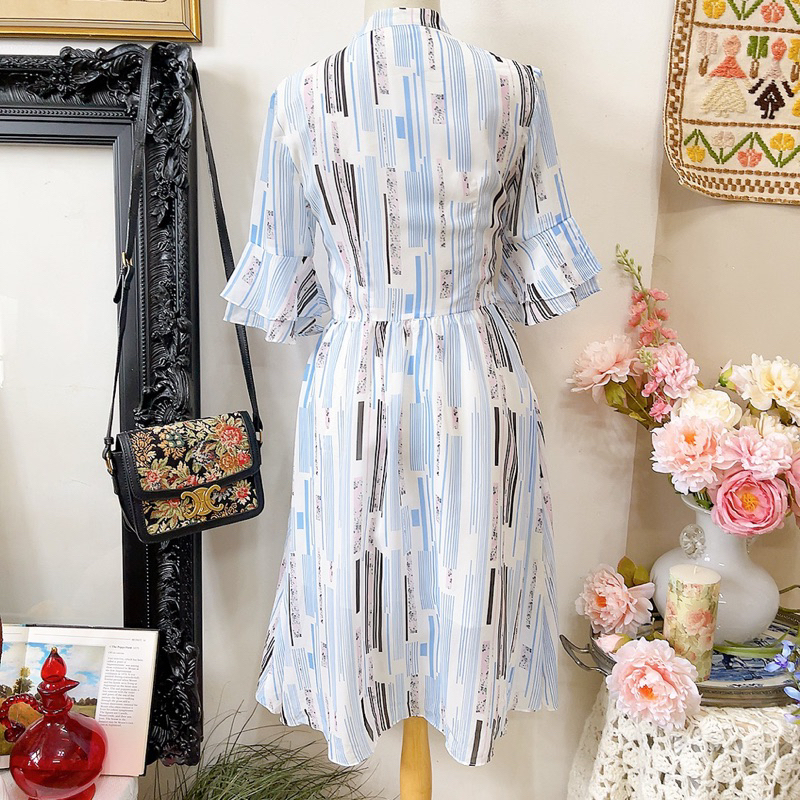 Đầm voan xanh tay lỡ