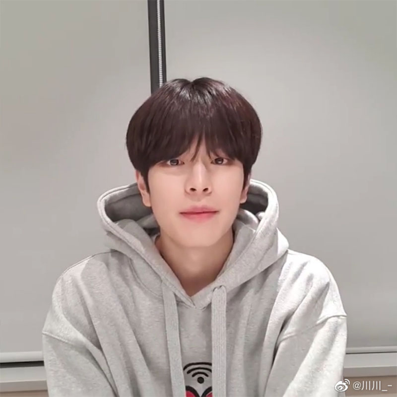 ÁO HOODIE XÁM 2 KIỂU SEUNGMIN STRAYKIDS