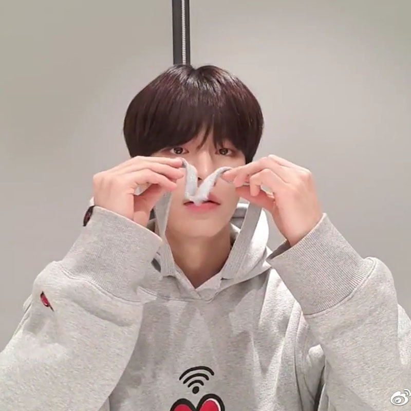 ÁO HOODIE XÁM 2 KIỂU SEUNGMIN STRAYKIDS