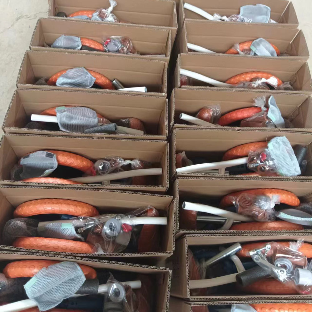 Xe chòi chân thăng bằng khung cong tải trọng 30kg cho bé 2-5 tuổi