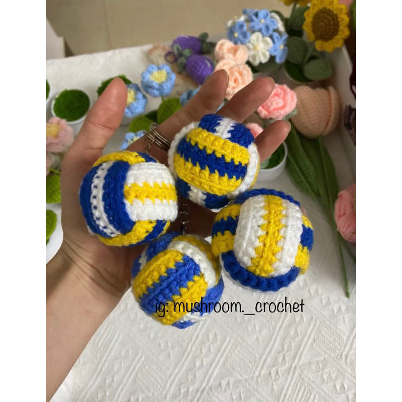 Móc khoả quả bóng chuyền bằng len - Handmade