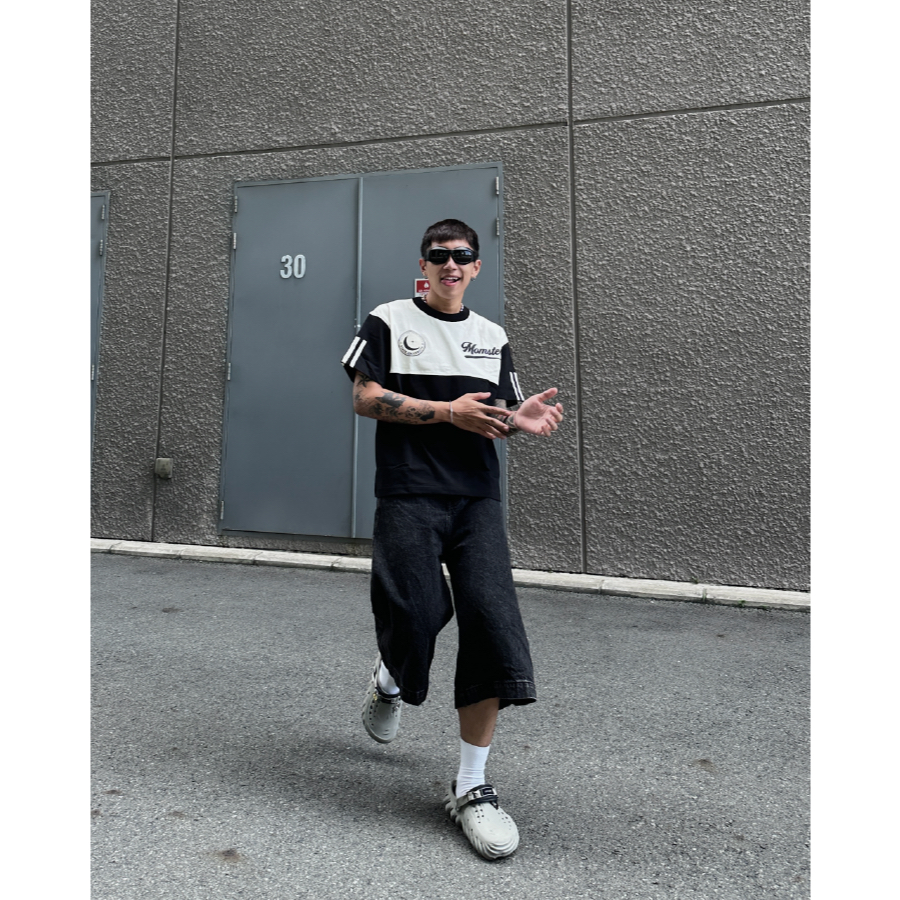 Áo Thun BOXY MOMSTER - UNI BLACK TEE