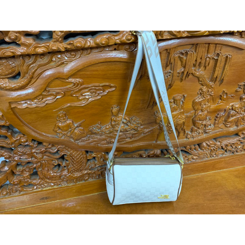 Túi đeo chéo màu trắng