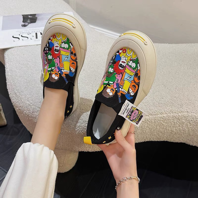 Giày lười hoạ tiết hoạt hình siêu dễ thương mới 2023