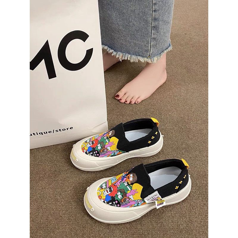 Giày lười hoạ tiết hoạt hình siêu dễ thương mới 2023